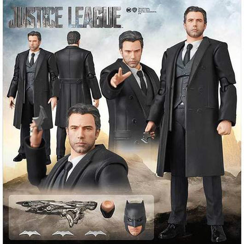 Mafex Bruce Wayne DCU Batman